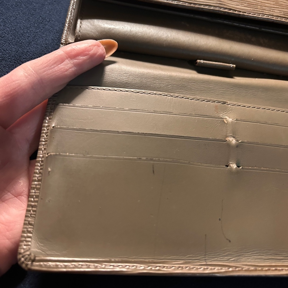 162. Louis Vuitton tan Epi trifold wallet (project) - Picture 14 of 16